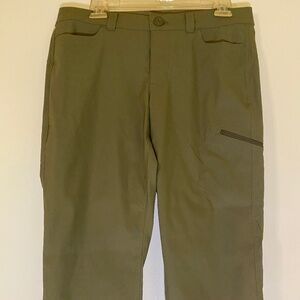 NWOT Eddie Bauer Rainier Capris Size 8 Sprig